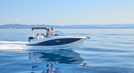 Quicksilver Activ 675 Sundeck
